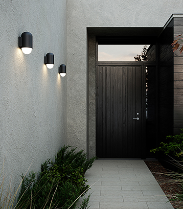 Applique moderne da parete per illuminare l'ingresso di casa con eleganza ogni tramonto